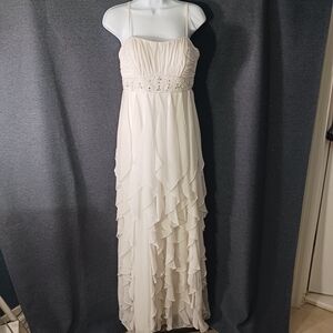 Elegant Embellished And Lined Spaghetti Strap Evening Gown size 6 DECODE 1.8